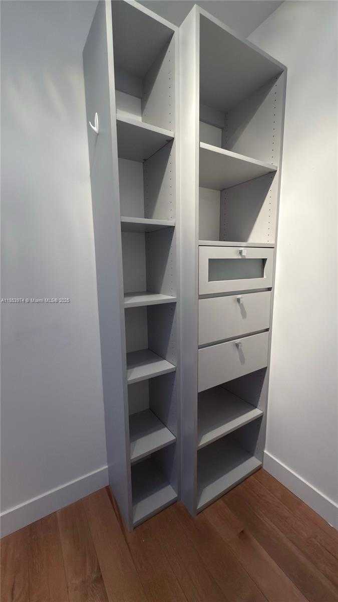 Small Image of 2021 MERIDIAN AVE #11, Miami Beach Number 14