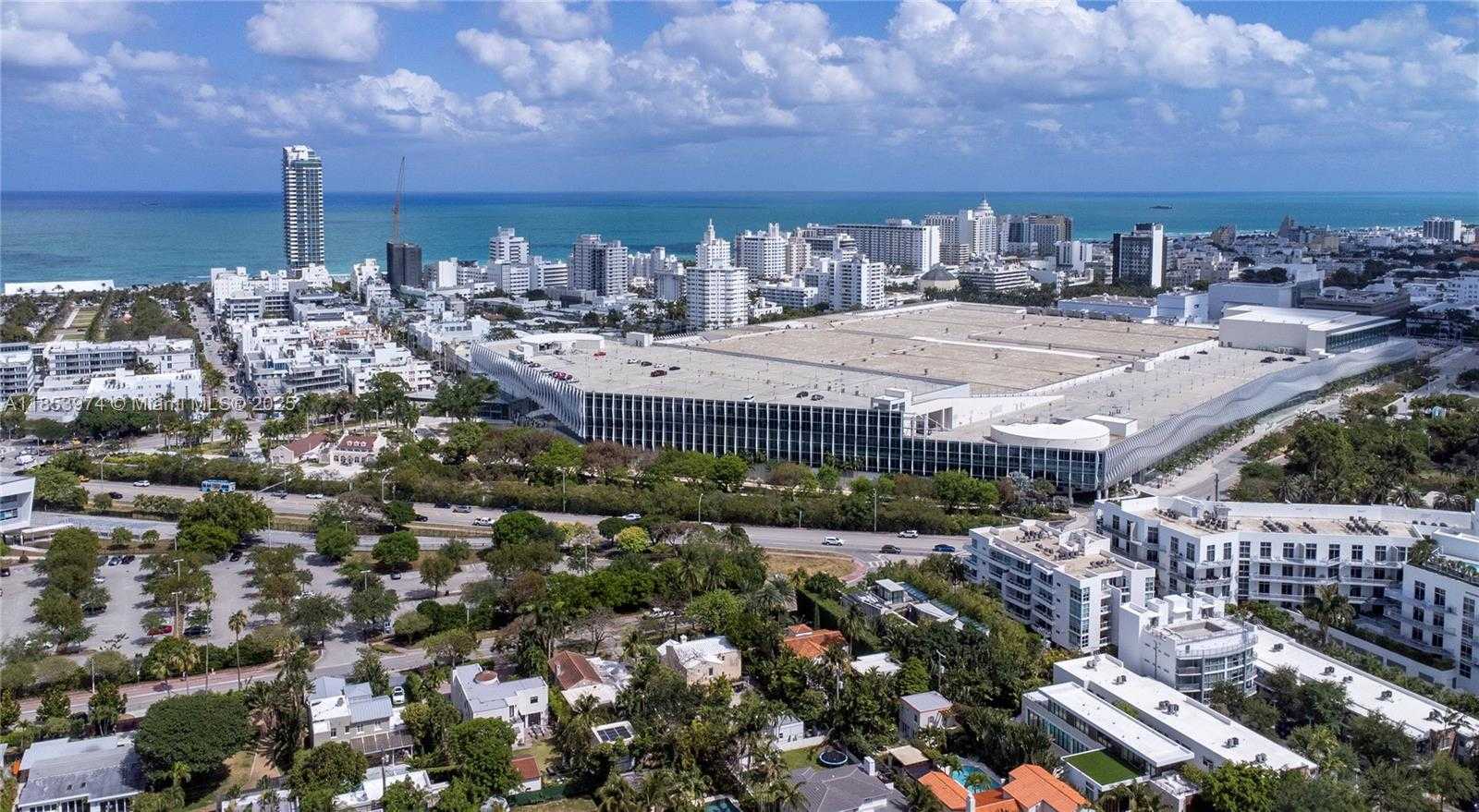 Small Image of 2021 MERIDIAN AVE #11, Miami Beach Number 19