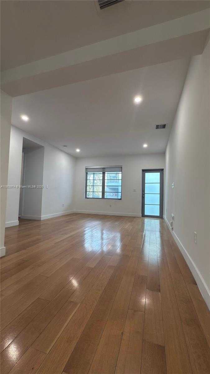 Small Image of 2021 MERIDIAN AVE #11, Miami Beach Number 4