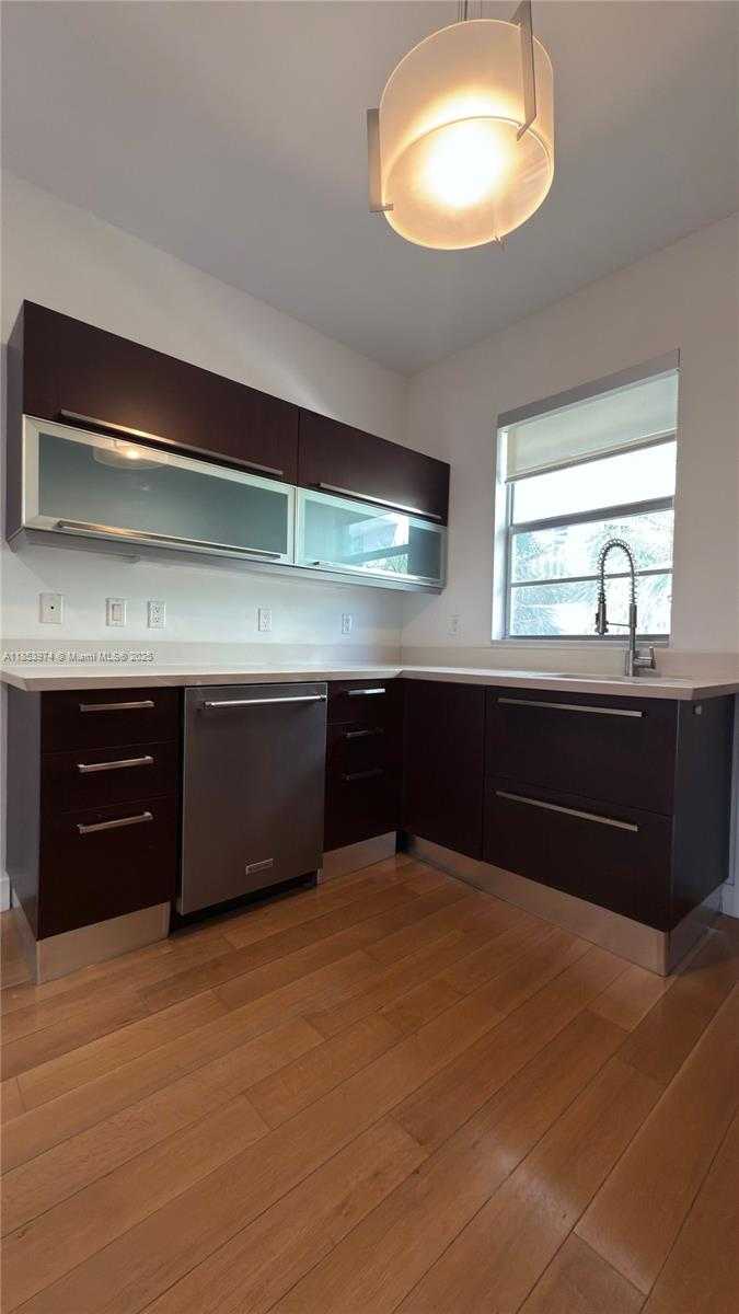 Small Image of 2021 MERIDIAN AVE #11, Miami Beach Number 7