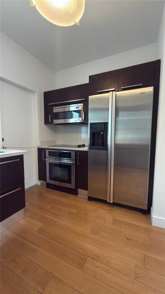 Small Image of 2021 MERIDIAN AVE #11, Miami Beach Number 8
