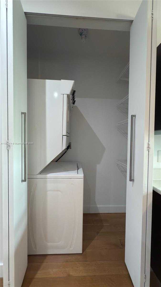 Small Image of 2021 MERIDIAN AVE #11, Miami Beach Number 9