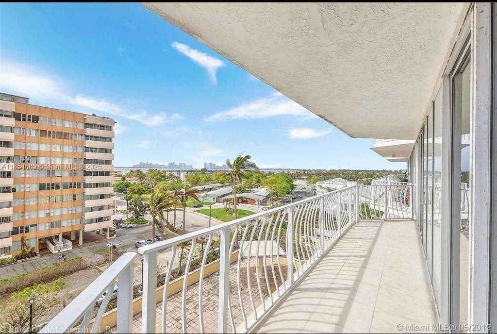 Small Image of 7601 EAST TREASURE DR #707, North Bay Village Number 15