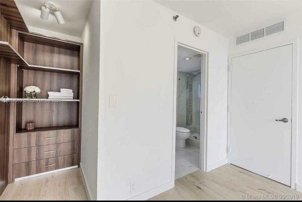 Small Image of 7601 EAST TREASURE DR #707, North Bay Village Number 25