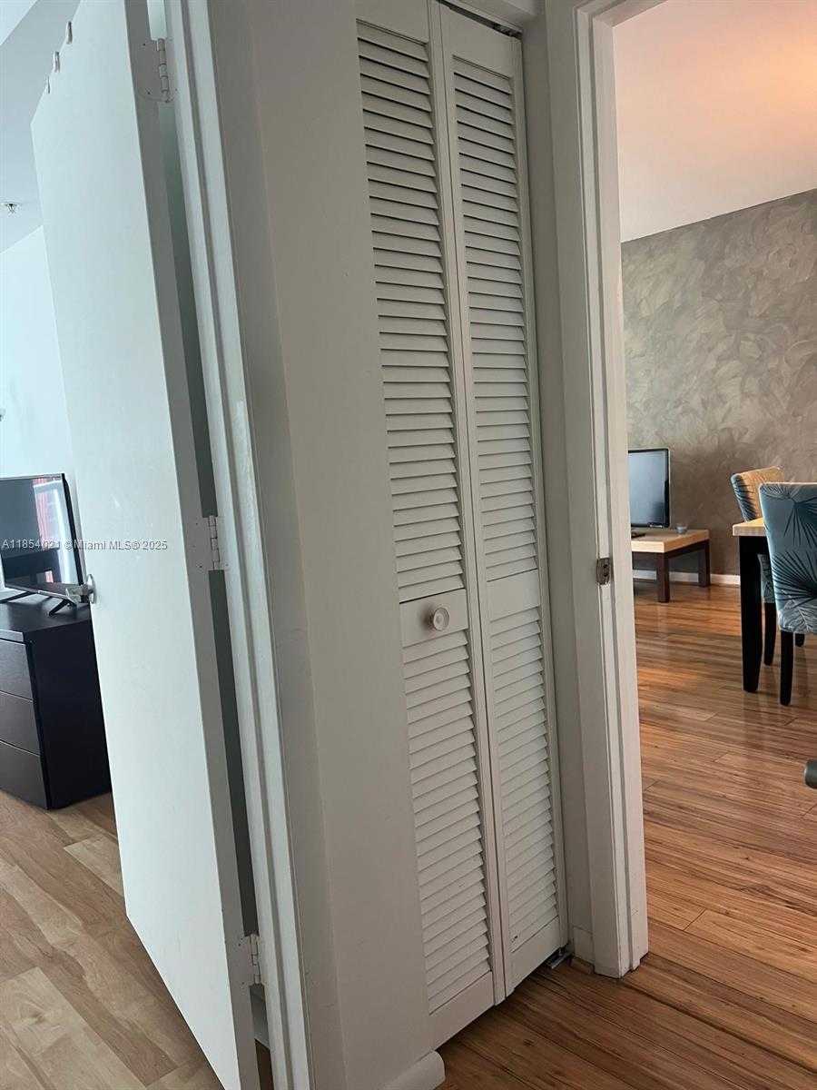Small Image of 244 BISCAYNE BLVD #1904, Miami Number 14
