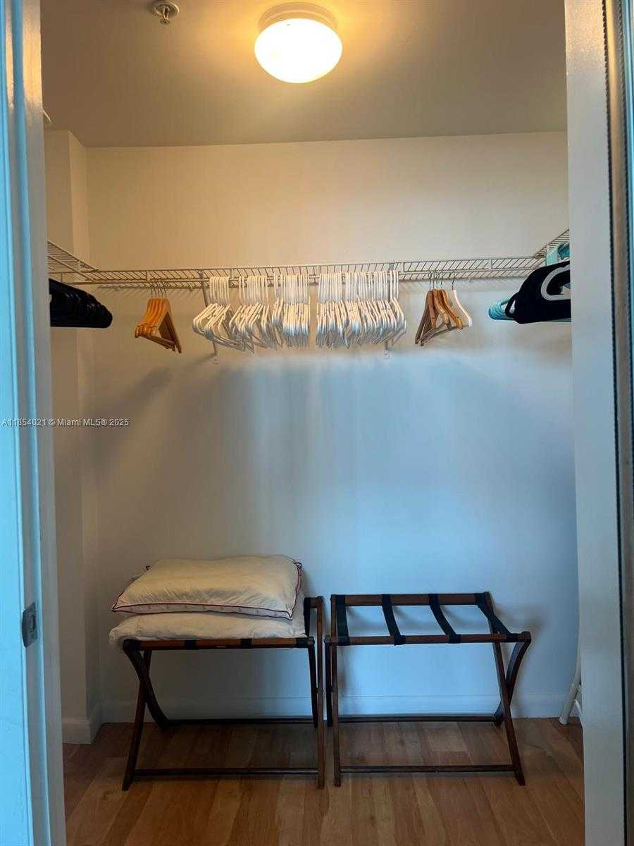 Small Image of 244 BISCAYNE BLVD #1904, Miami Number 20