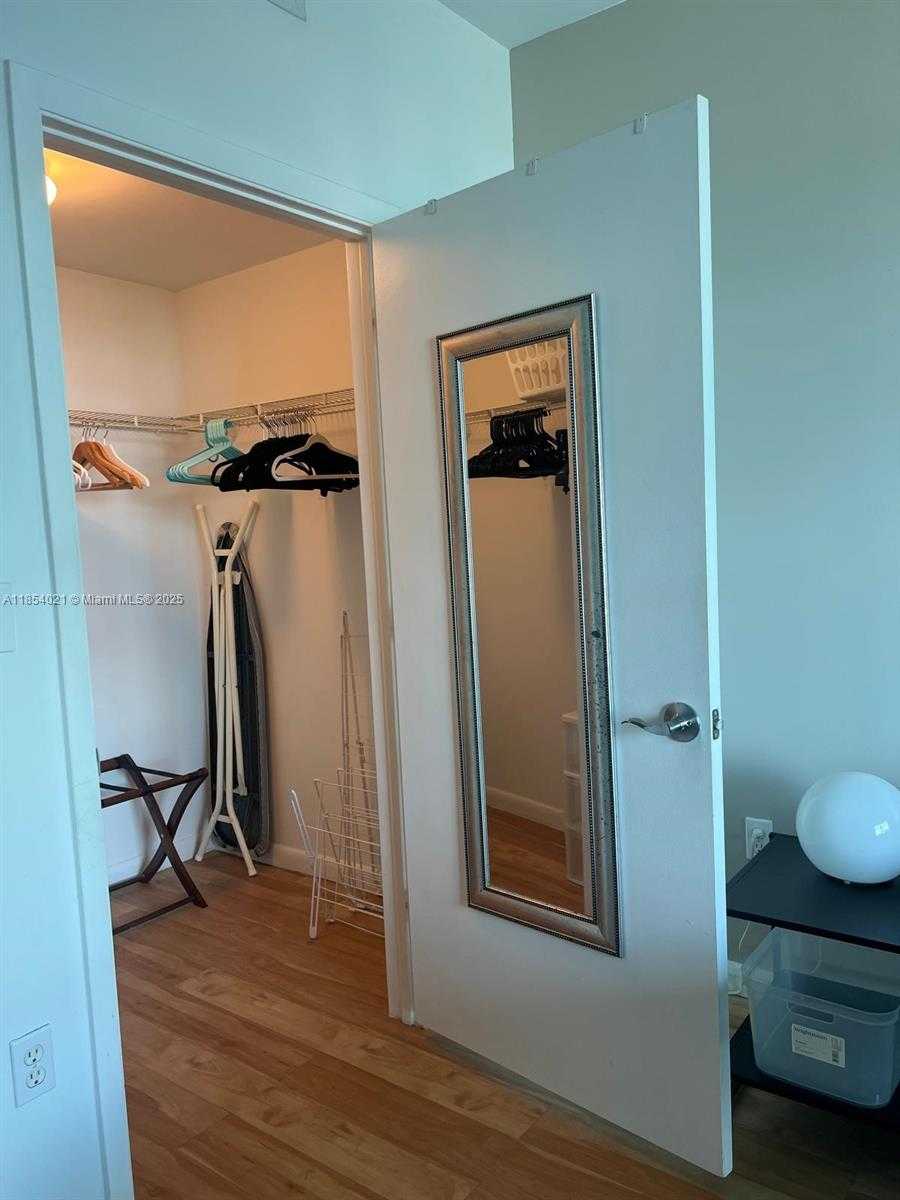 Small Image of 244 BISCAYNE BLVD #1904, Miami Number 21