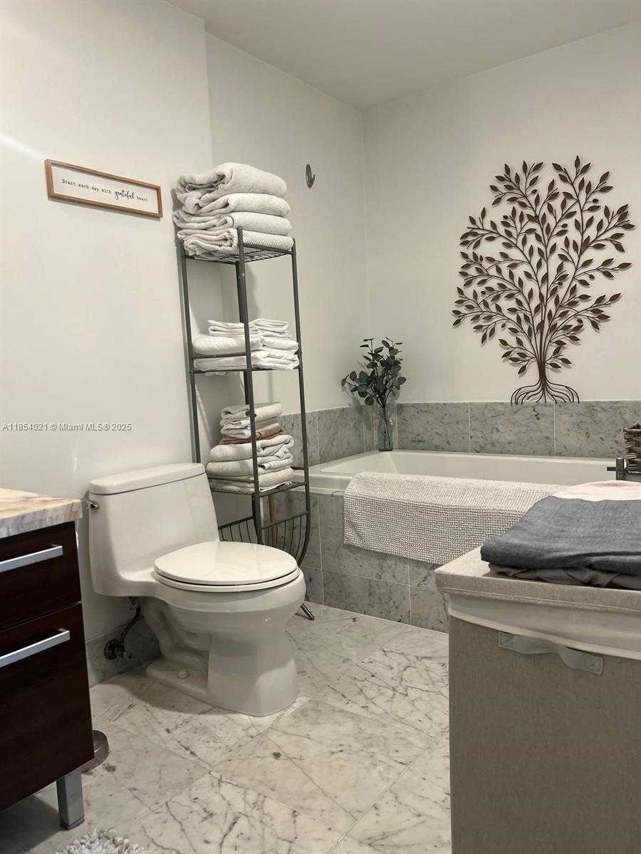 Small Image of 244 BISCAYNE BLVD #1904, Miami Number 33