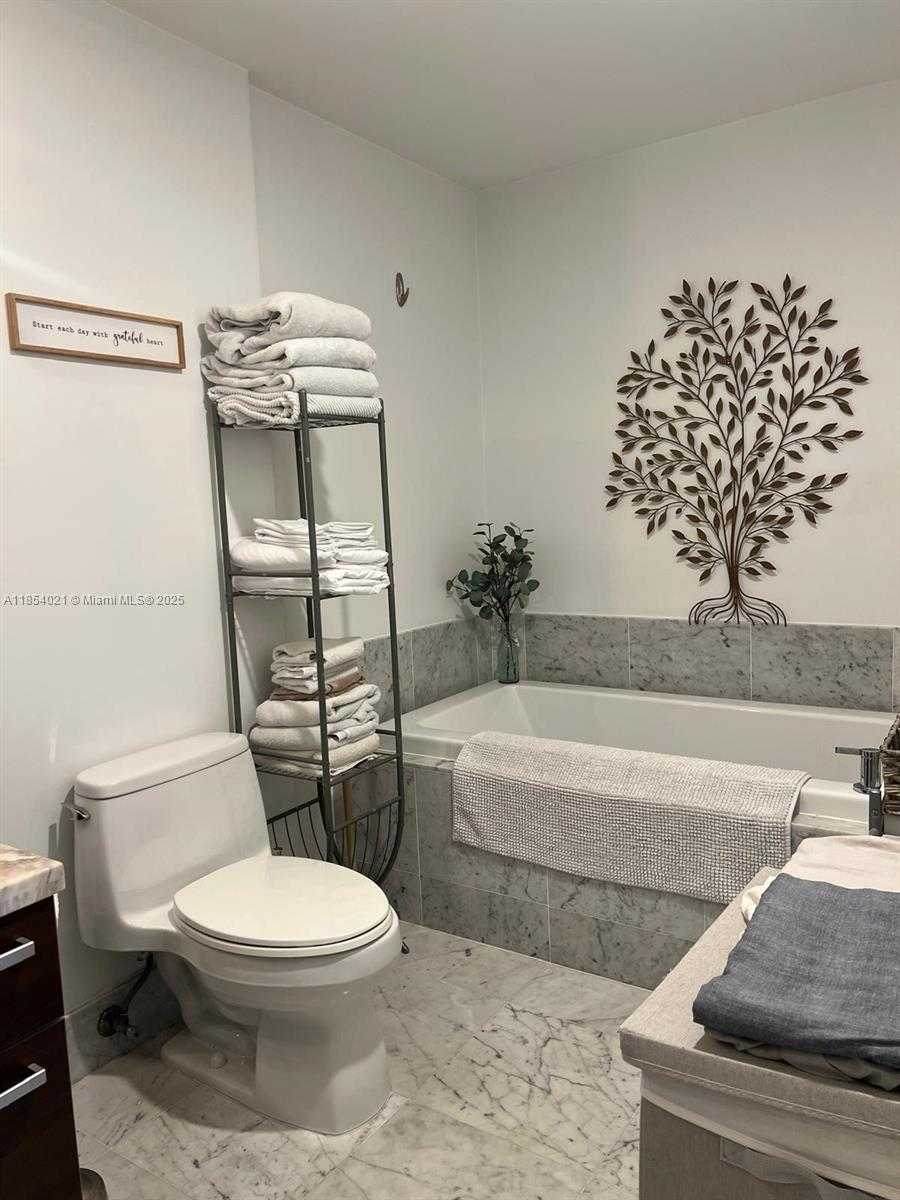 Small Image of 244 BISCAYNE BLVD #1904, Miami Number 34