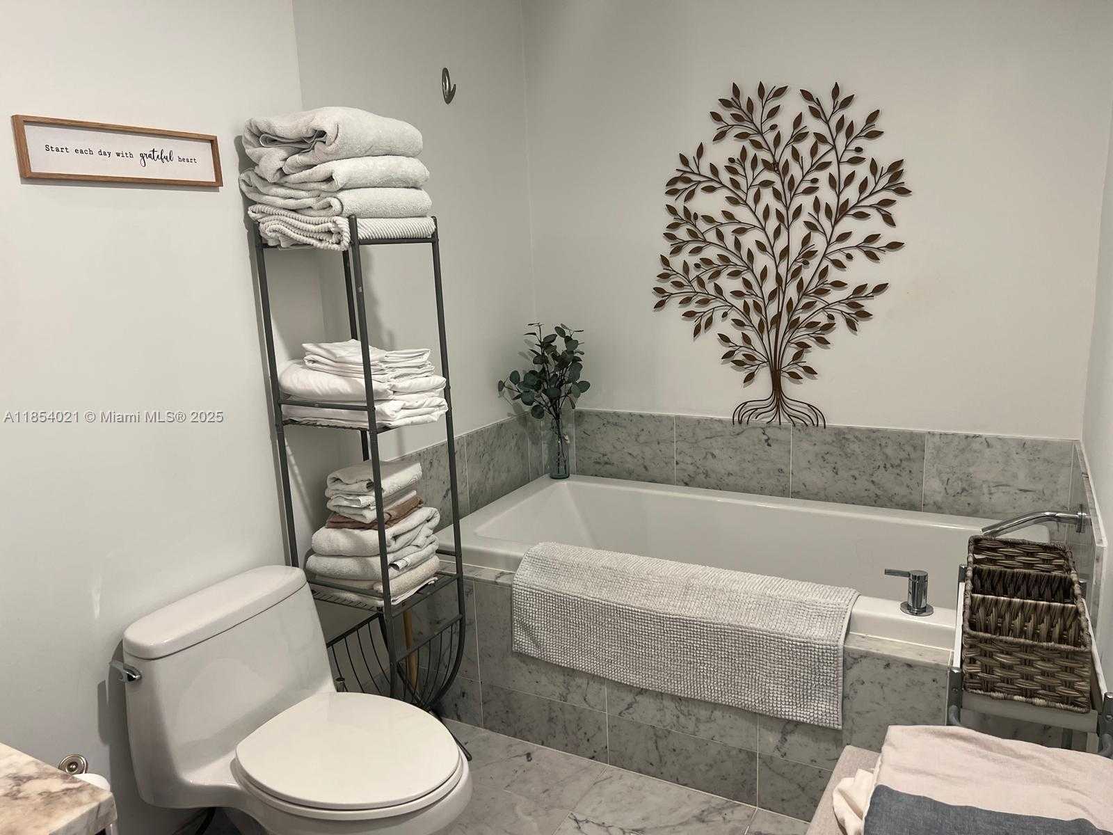 Small Image of 244 BISCAYNE BLVD #1904, Miami Number 36