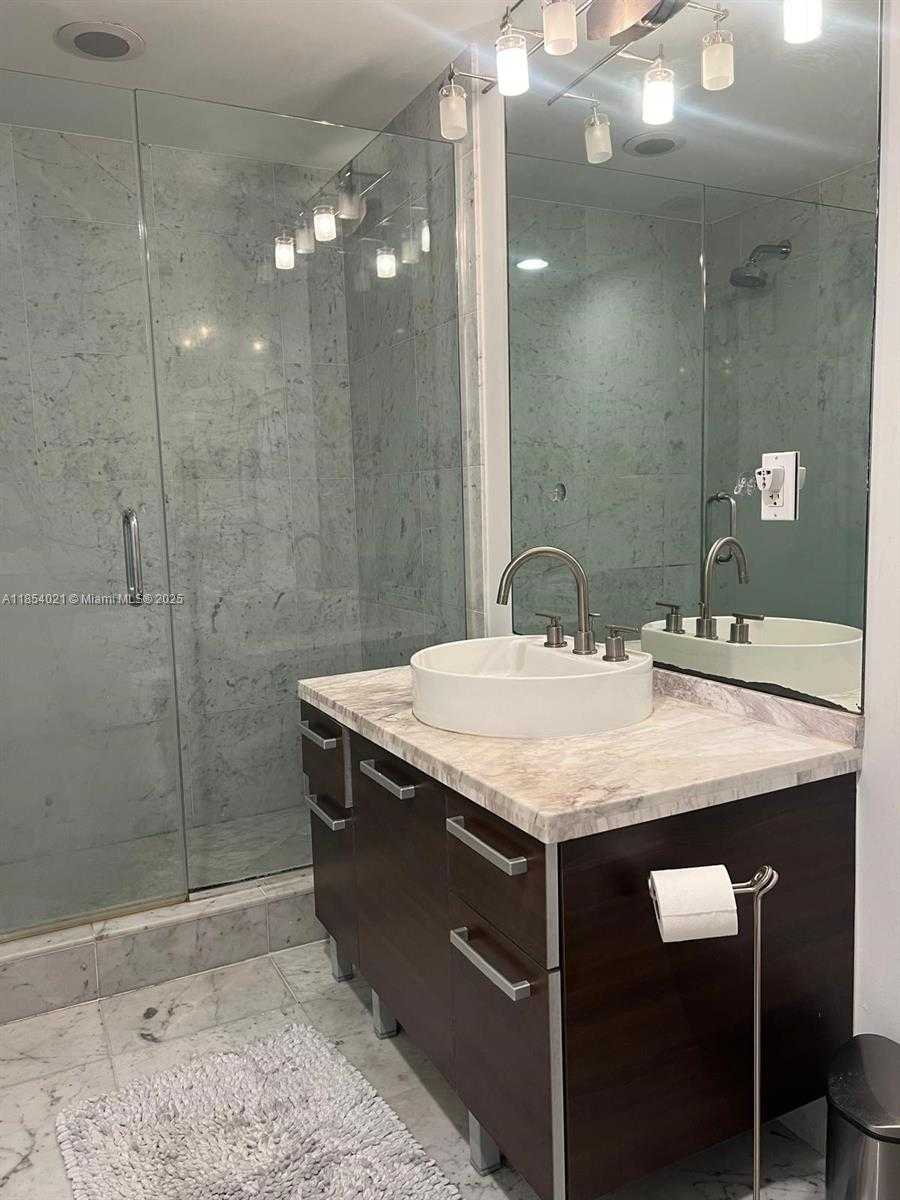 Small Image of 244 BISCAYNE BLVD #1904, Miami Number 37