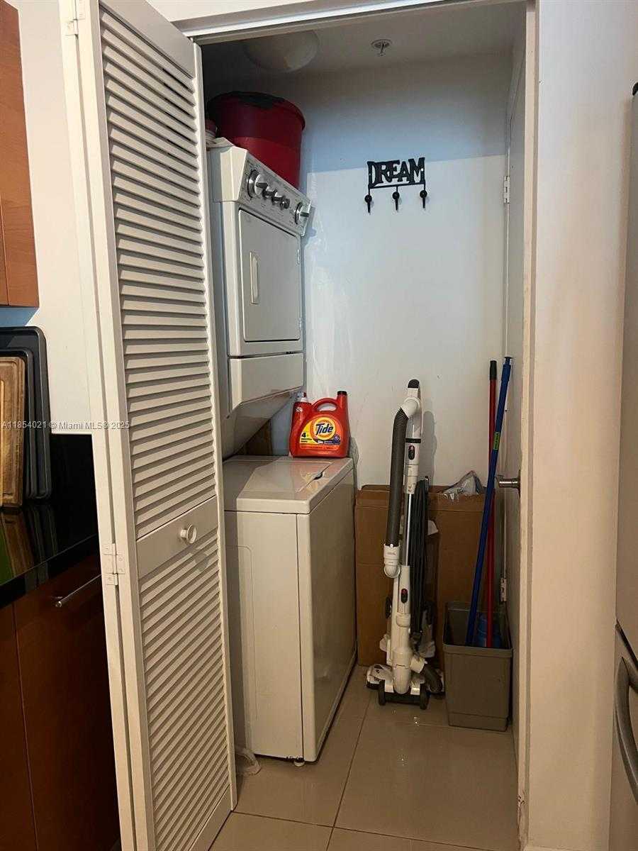 Small Image of 244 BISCAYNE BLVD #1904, Miami Number 7