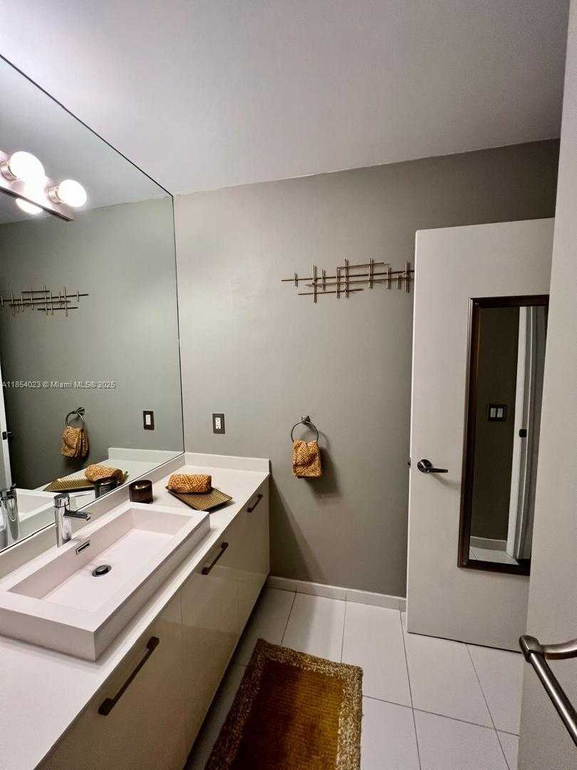 Small Image of 151 SOUTH EAST 1ST ST #1206, Miami Number 8