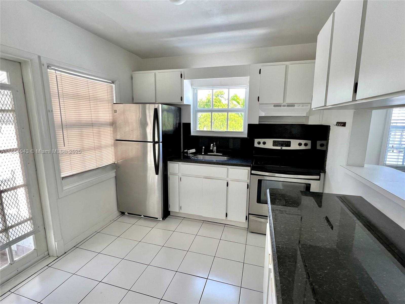 Small Image of 227 PHOENETIA AVE #2, Coral Gables Number 2