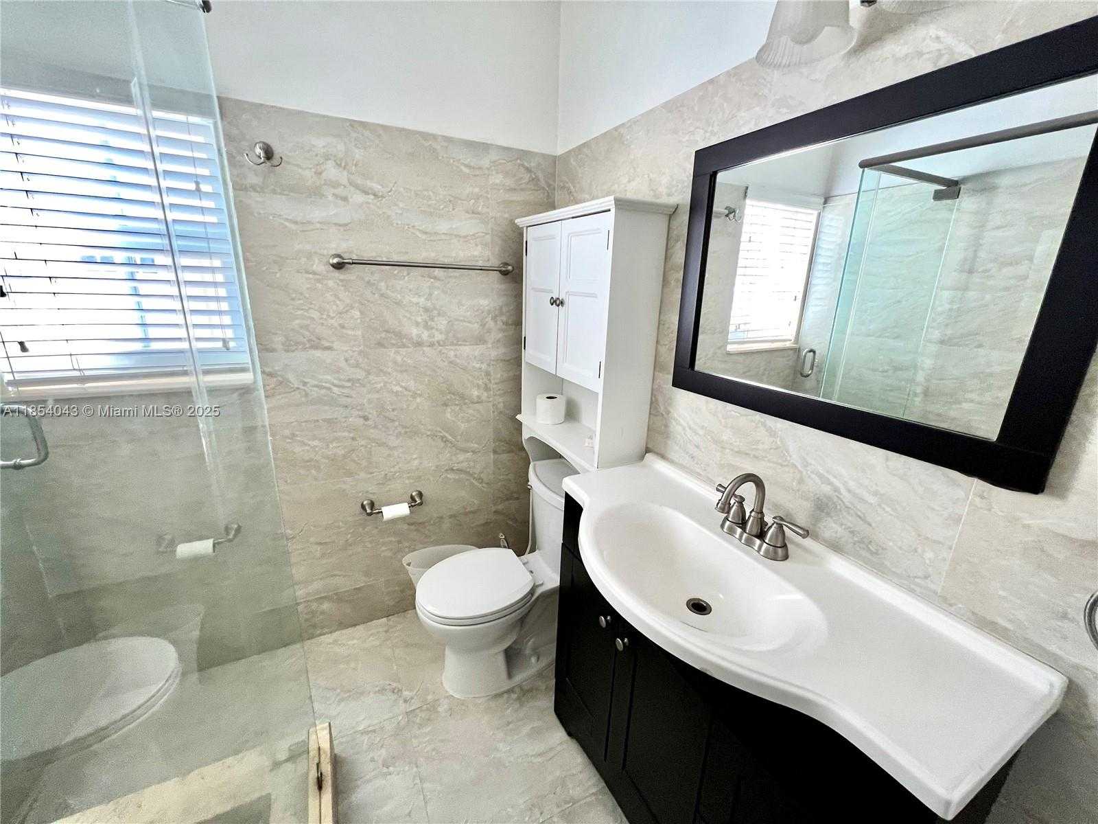 Small Image of 227 PHOENETIA AVE #2, Coral Gables Number 8