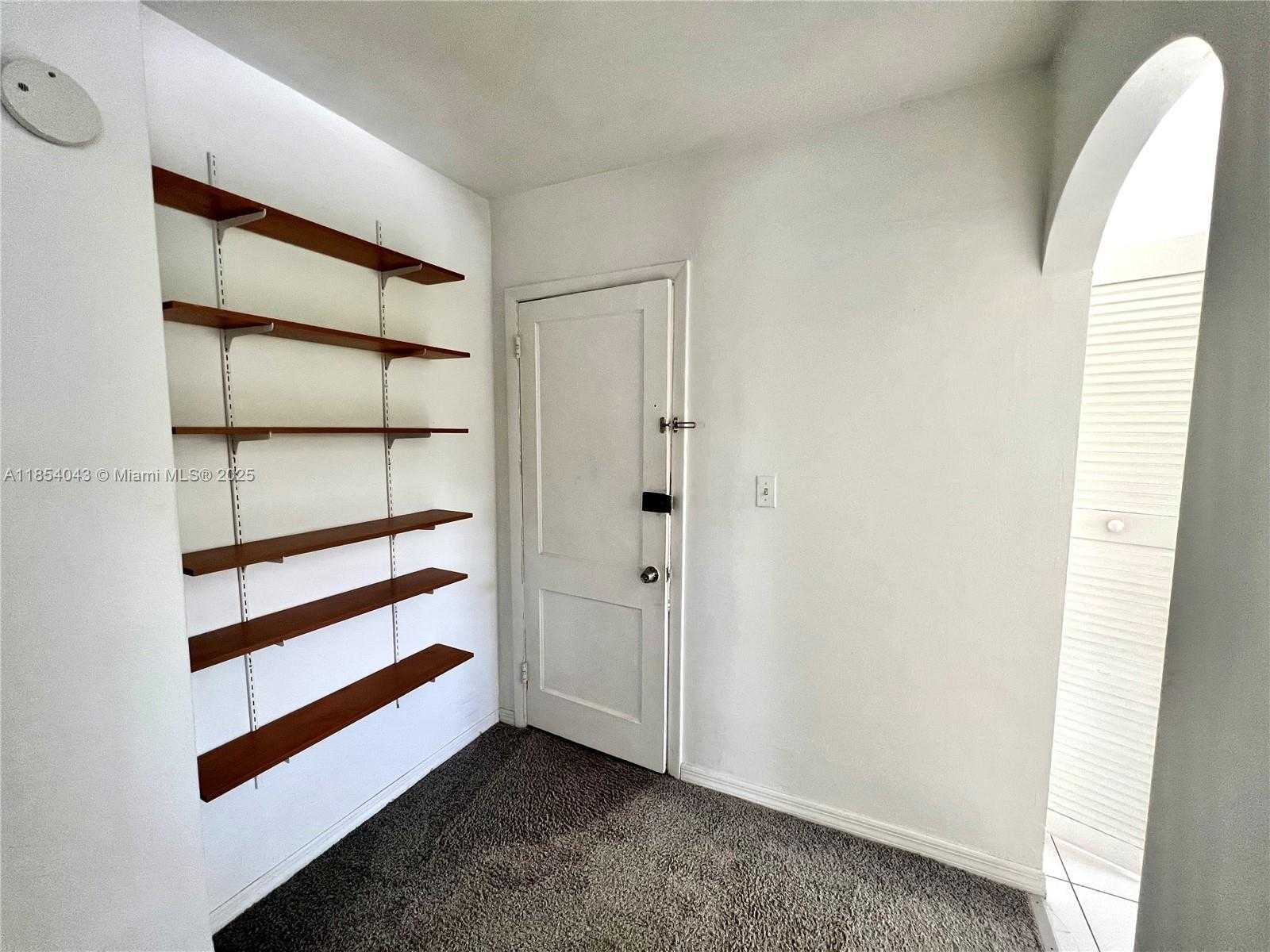 Small Image of 227 PHOENETIA AVE #2, Coral Gables Number 9