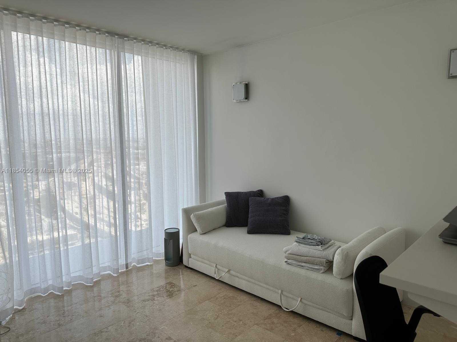 Small Image of 1040 BISCAYNE BLVD #2107, Miami Number 14