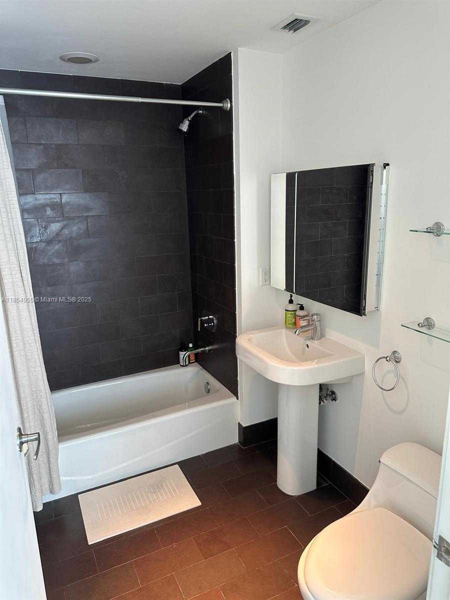Small Image of 1040 BISCAYNE BLVD #2107, Miami Number 16