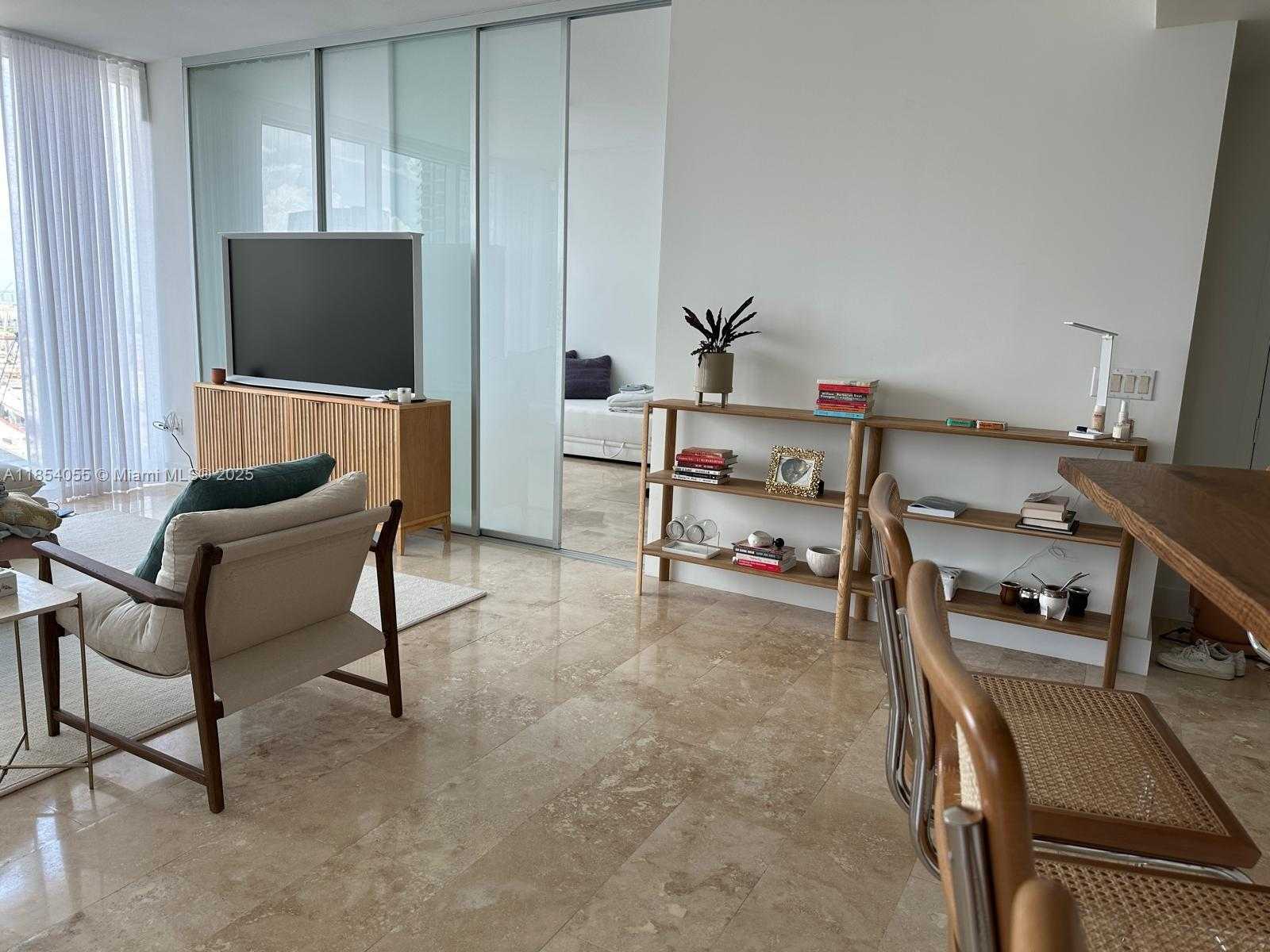 Small Image of 1040 BISCAYNE BLVD #2107, Miami Number 2