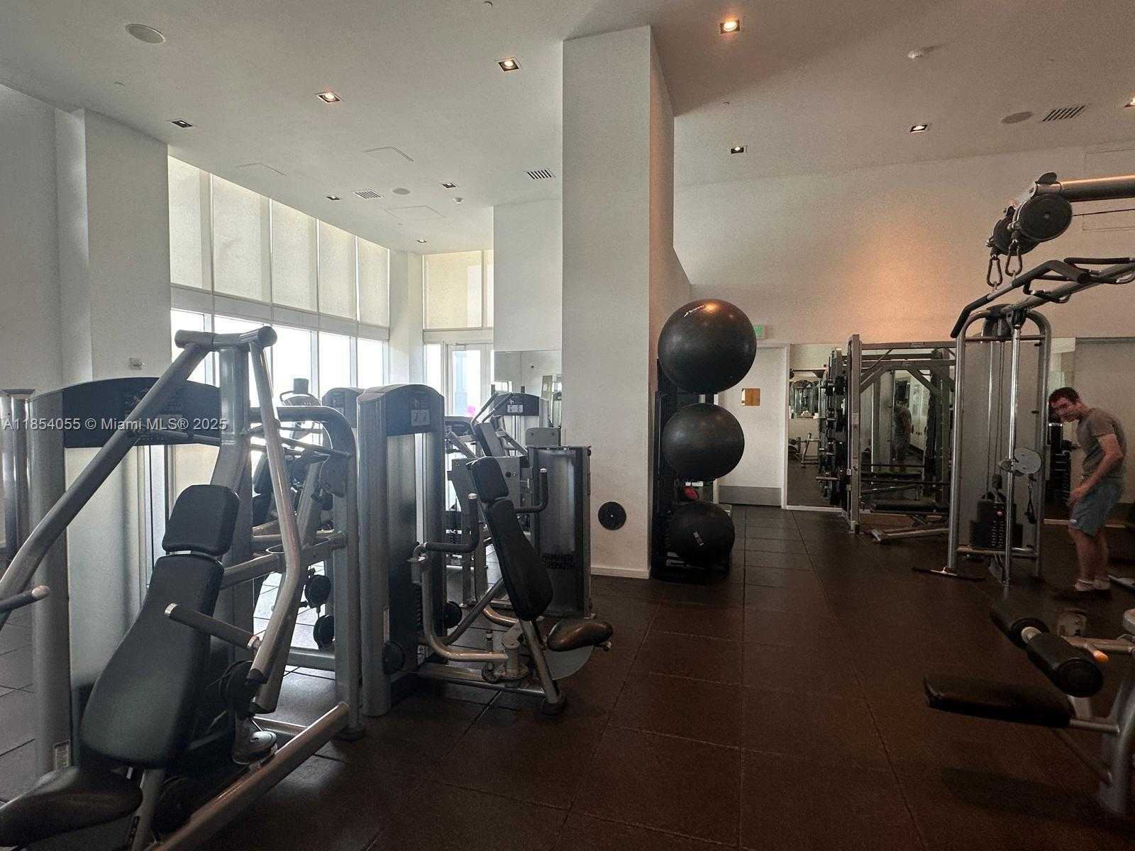 Small Image of 1040 BISCAYNE BLVD #2107, Miami Number 24