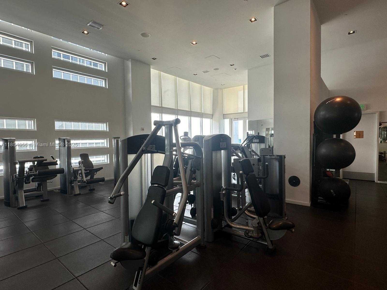 Small Image of 1040 BISCAYNE BLVD #2107, Miami Number 25