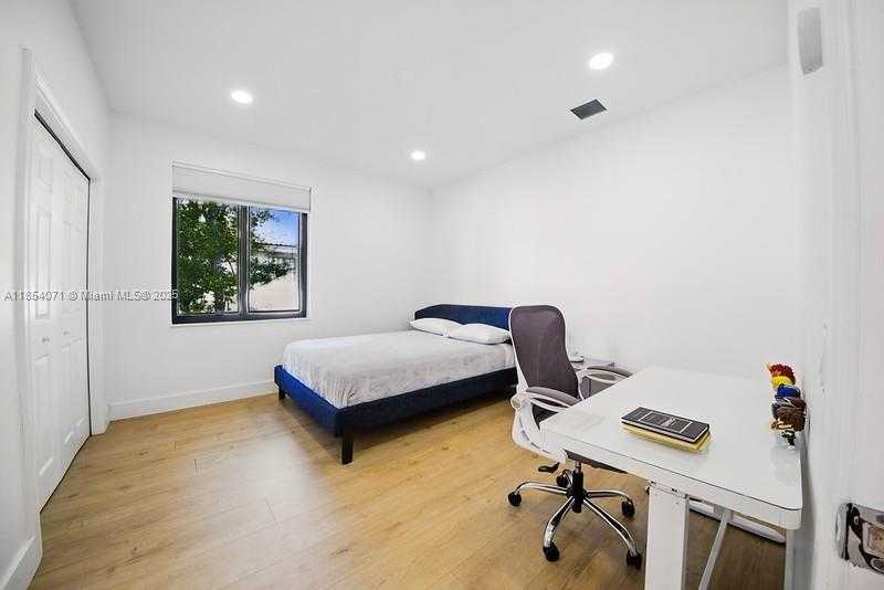 Small Image of 2454 PROVENCE CT #2454, Weston Number 20