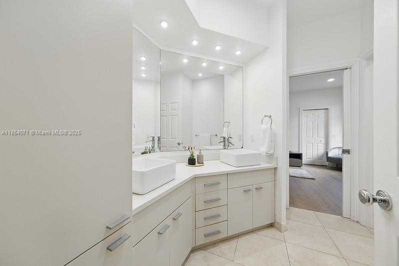 Small Image of 2454 PROVENCE CT #2454, Weston Number 22
