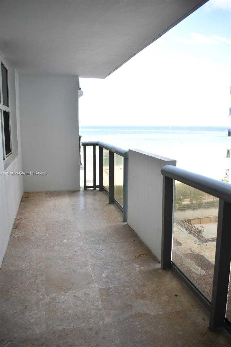 Small Image of 6039 COLLINS AVE #914, Miami Beach Number 3