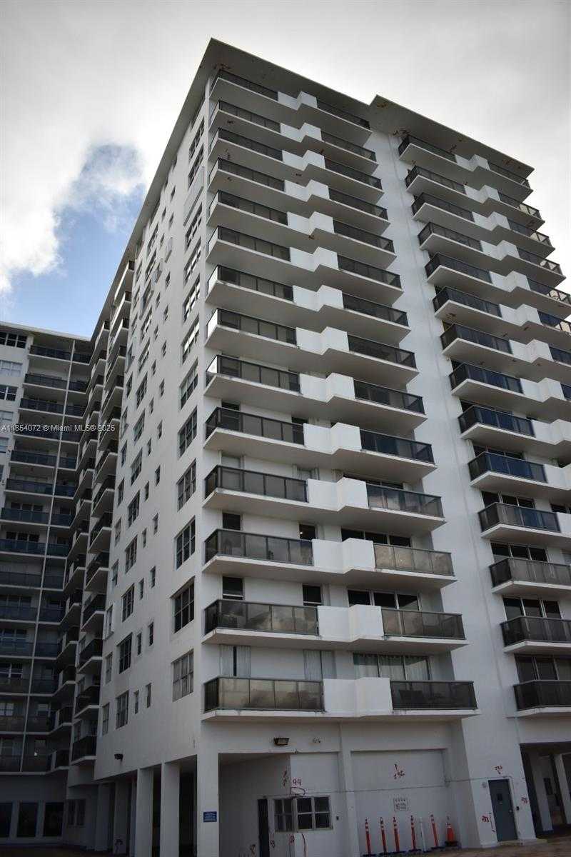 Small Image of 6039 COLLINS AVE #914, Miami Beach Number 48