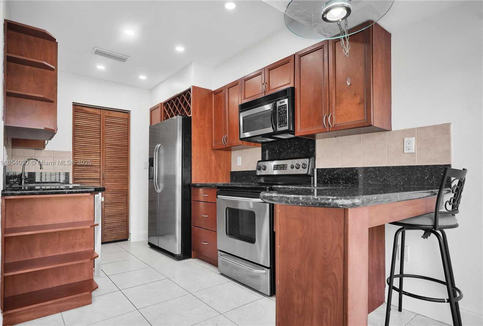 Small Image of 12031 SOUTH WEST 110TH ST CIR E, Miami Number 14