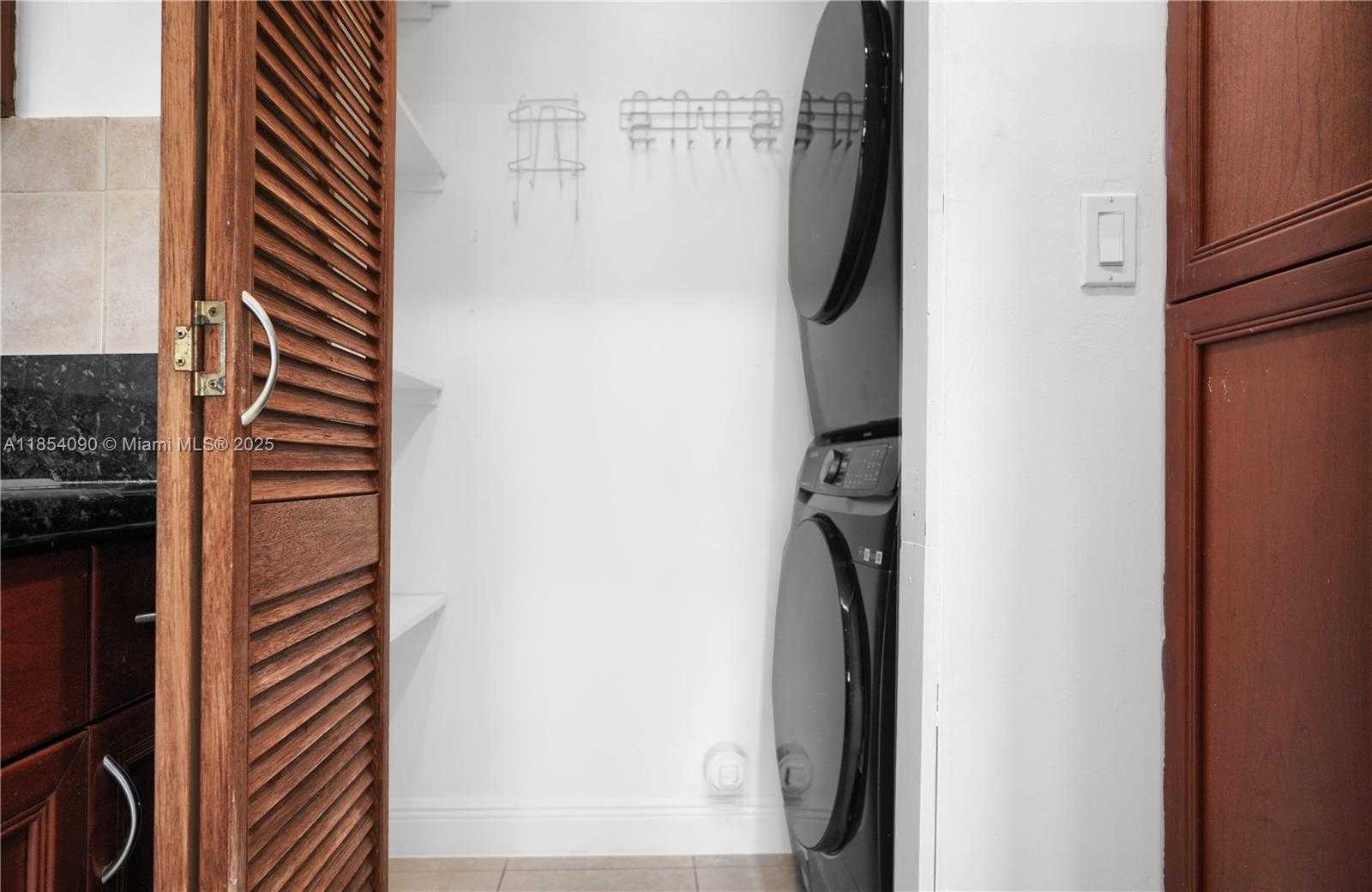 Small Image of 12031 SOUTH WEST 110TH ST CIR E, Miami Number 16
