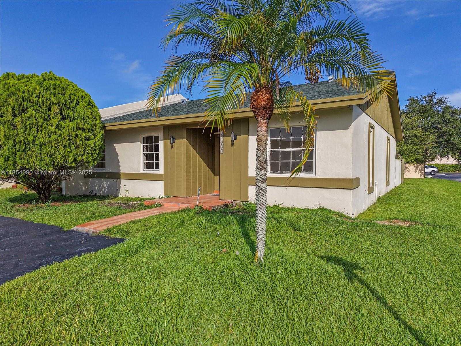 Small Image of 12031 SOUTH WEST 110TH ST CIR E, Miami Number 2