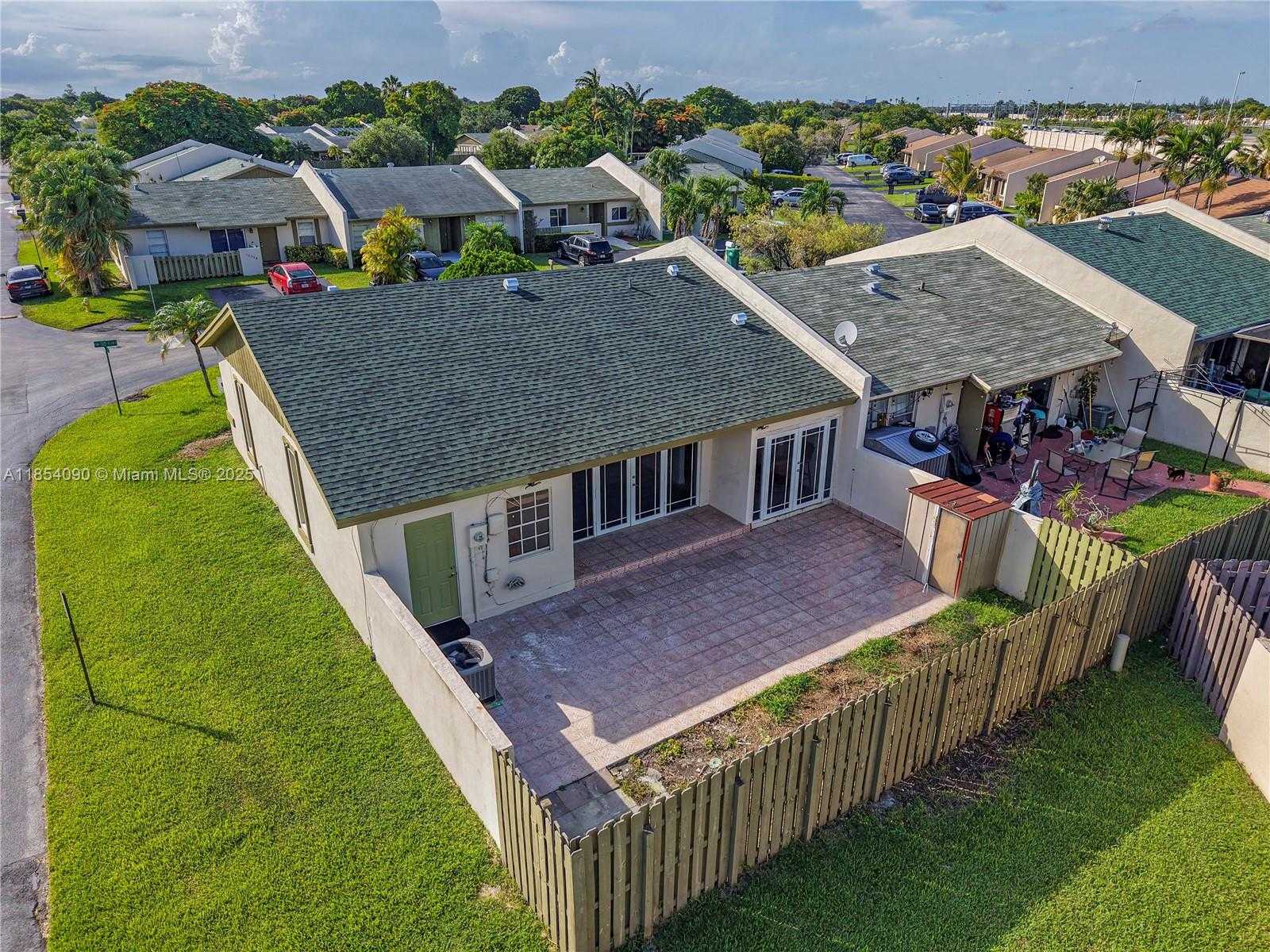 Small Image of 12031 SOUTH WEST 110TH ST CIR E, Miami Number 3