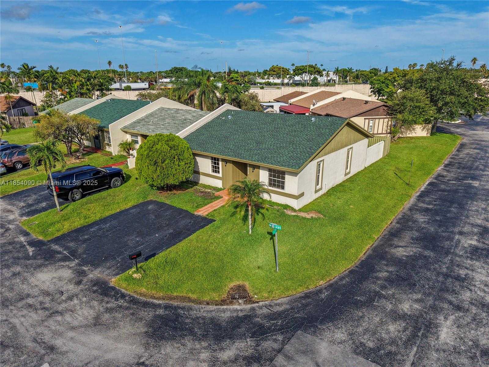 Small Image of 12031 SOUTH WEST 110TH ST CIR E, Miami Number 4