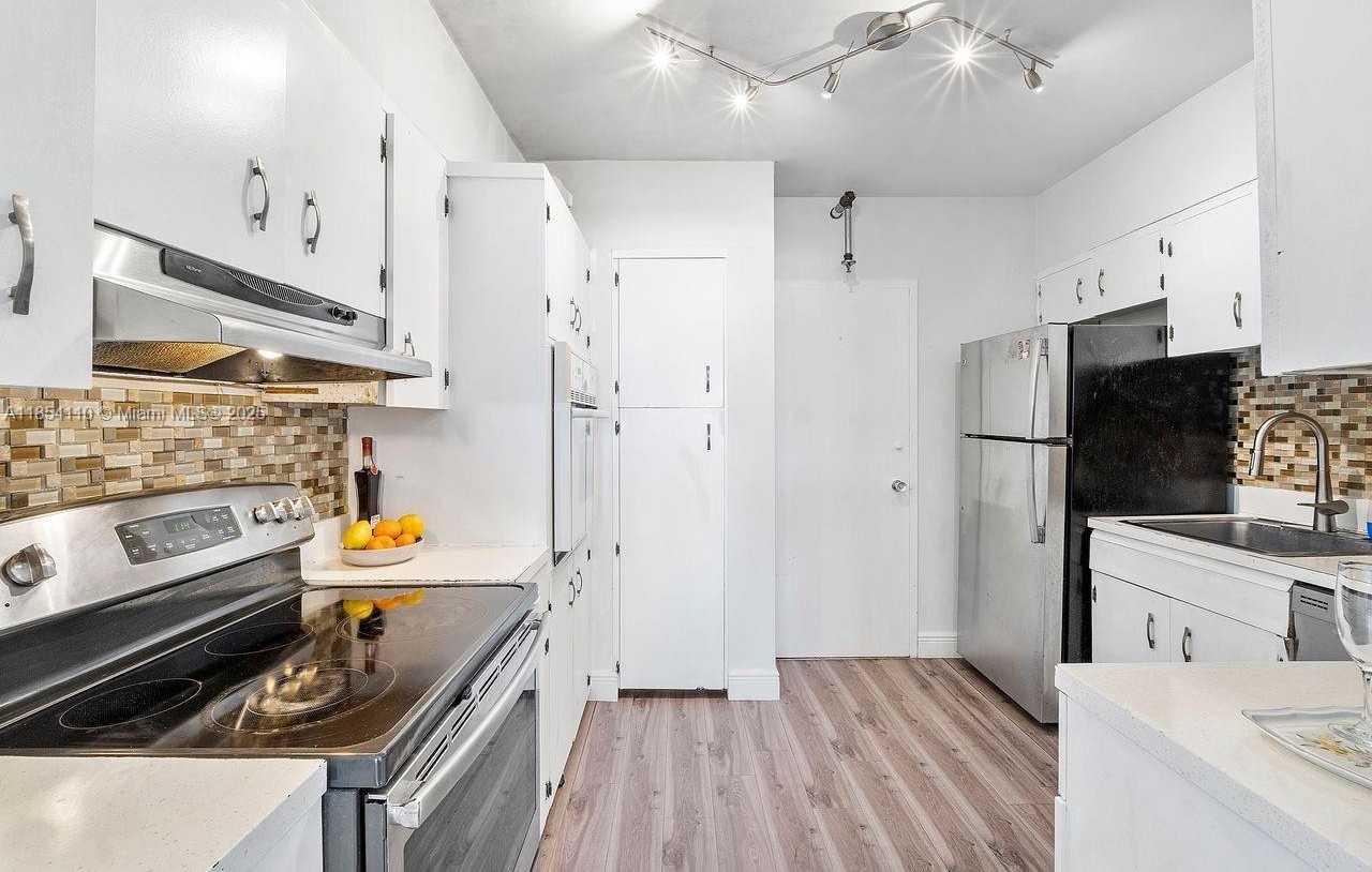 Small Image of 900 BAY DR #210, Miami Beach Number 8