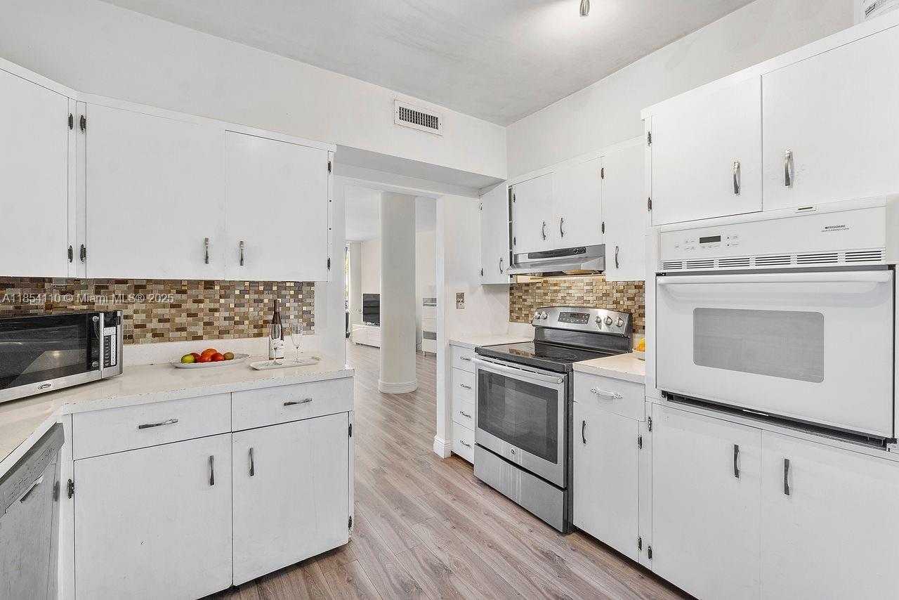 Small Image of 900 BAY DR #210, Miami Beach Number 9