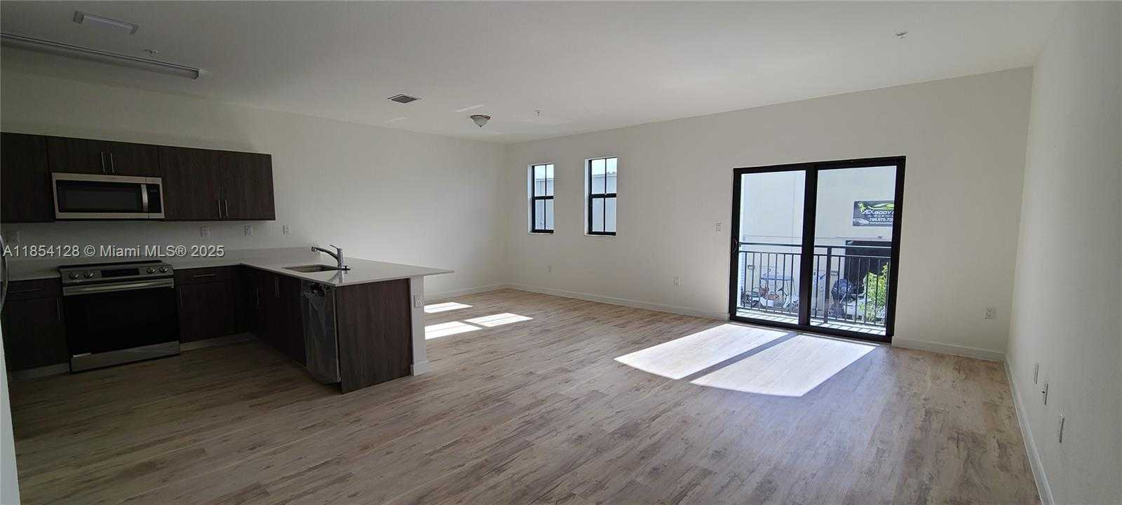 Small Image of 15540 SOUTH WEST 136 ST #204, Miami Number 4