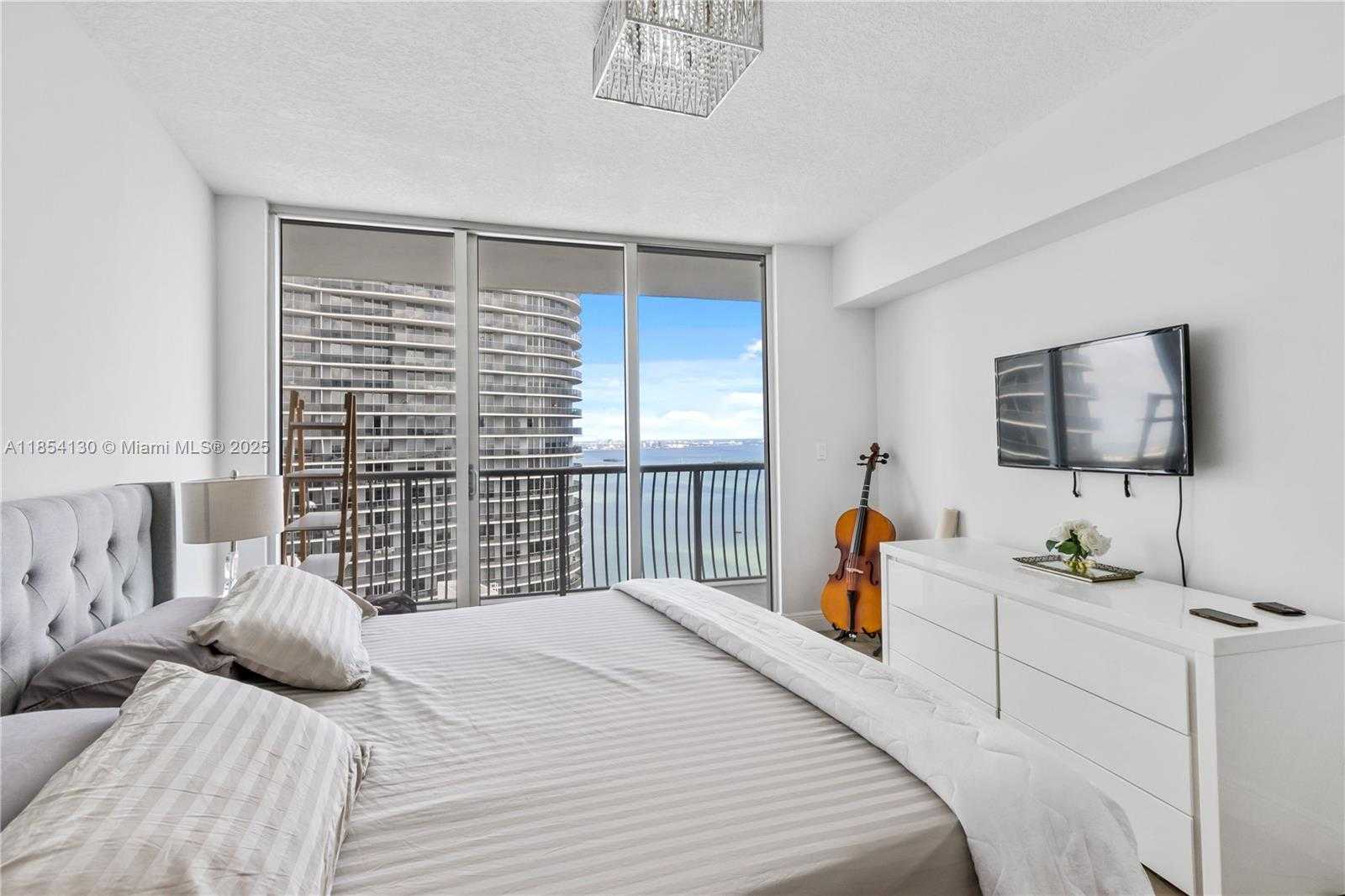 Small Image of 1750 NORTH BAYSHORE DR #4403, Miami Number 9