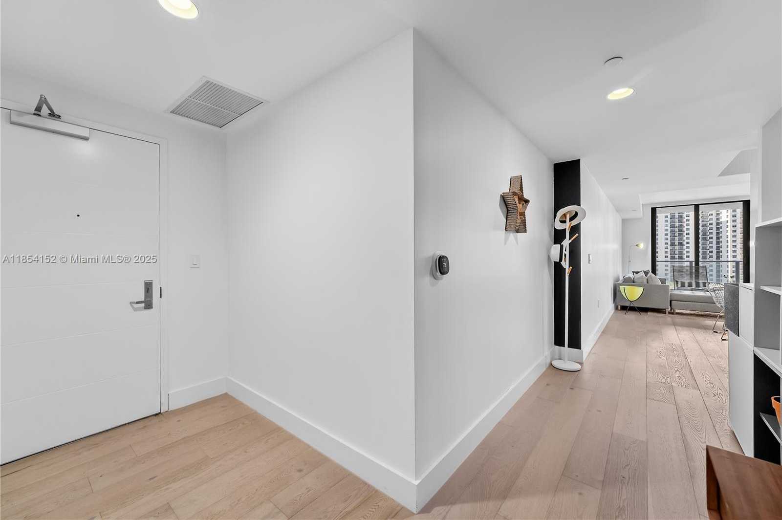 Small Image of 1010 BRICKELL AVE #1911, Miami Number 4