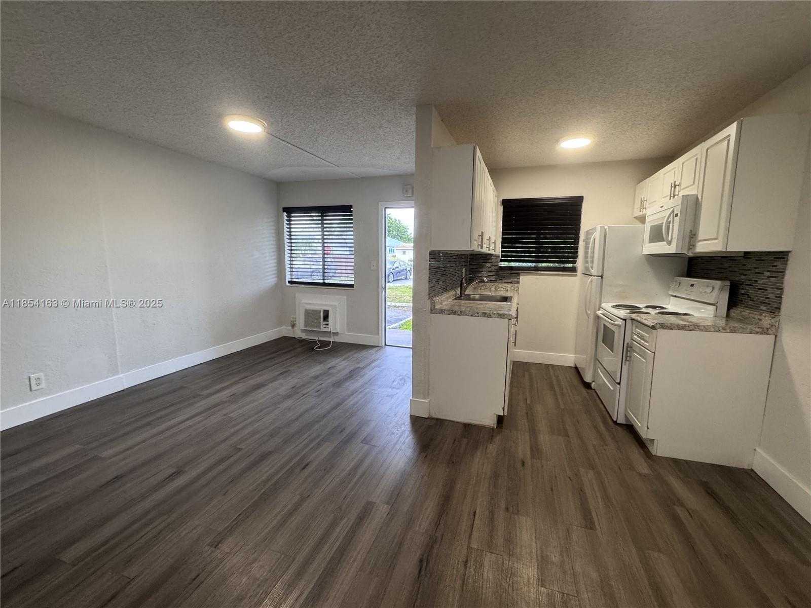 Small Image of 2150 MADISON ST #10, Hollywood Number 3