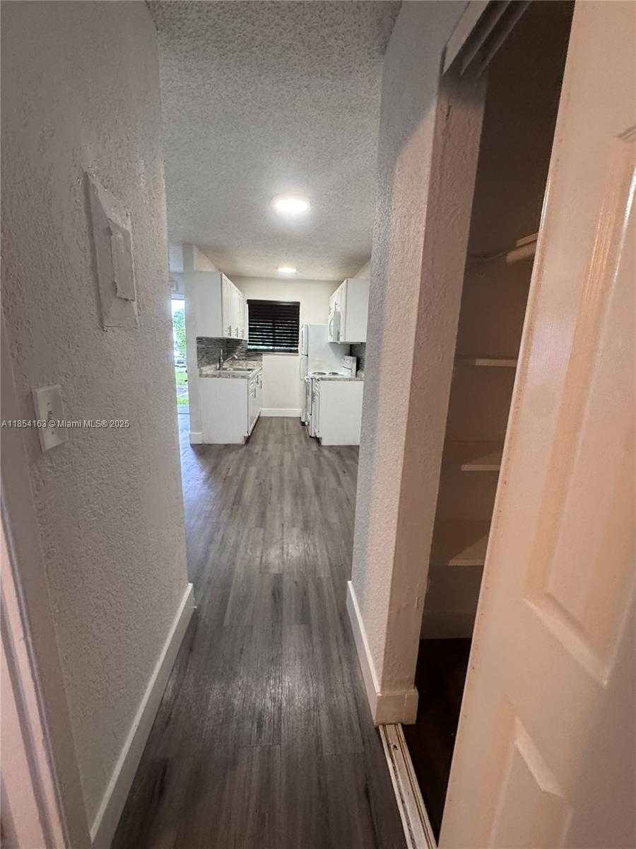 Small Image of 2150 MADISON ST #10, Hollywood Number 5