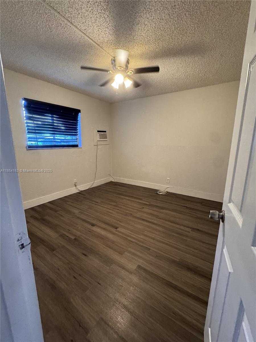 Small Image of 2150 MADISON ST #10, Hollywood Number 6