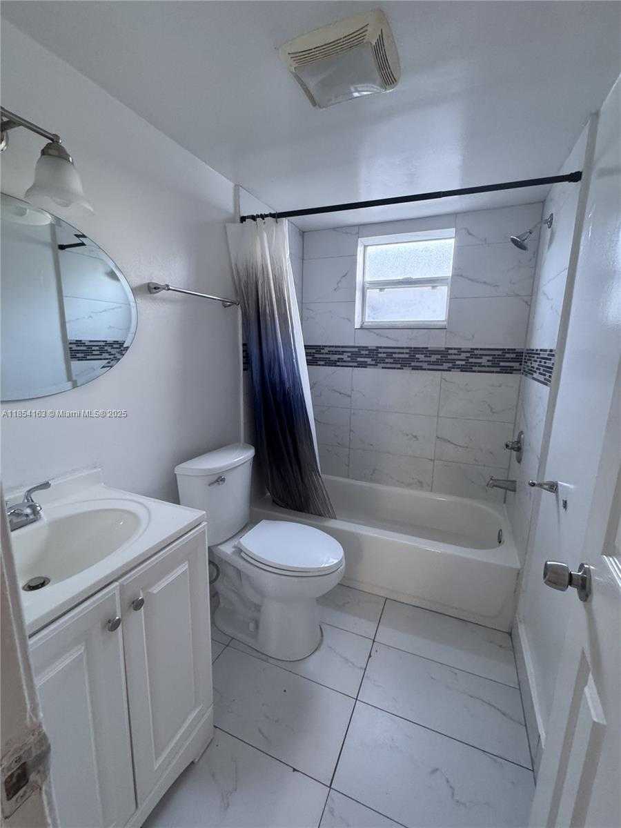 Small Image of 2150 MADISON ST #10, Hollywood Number 7