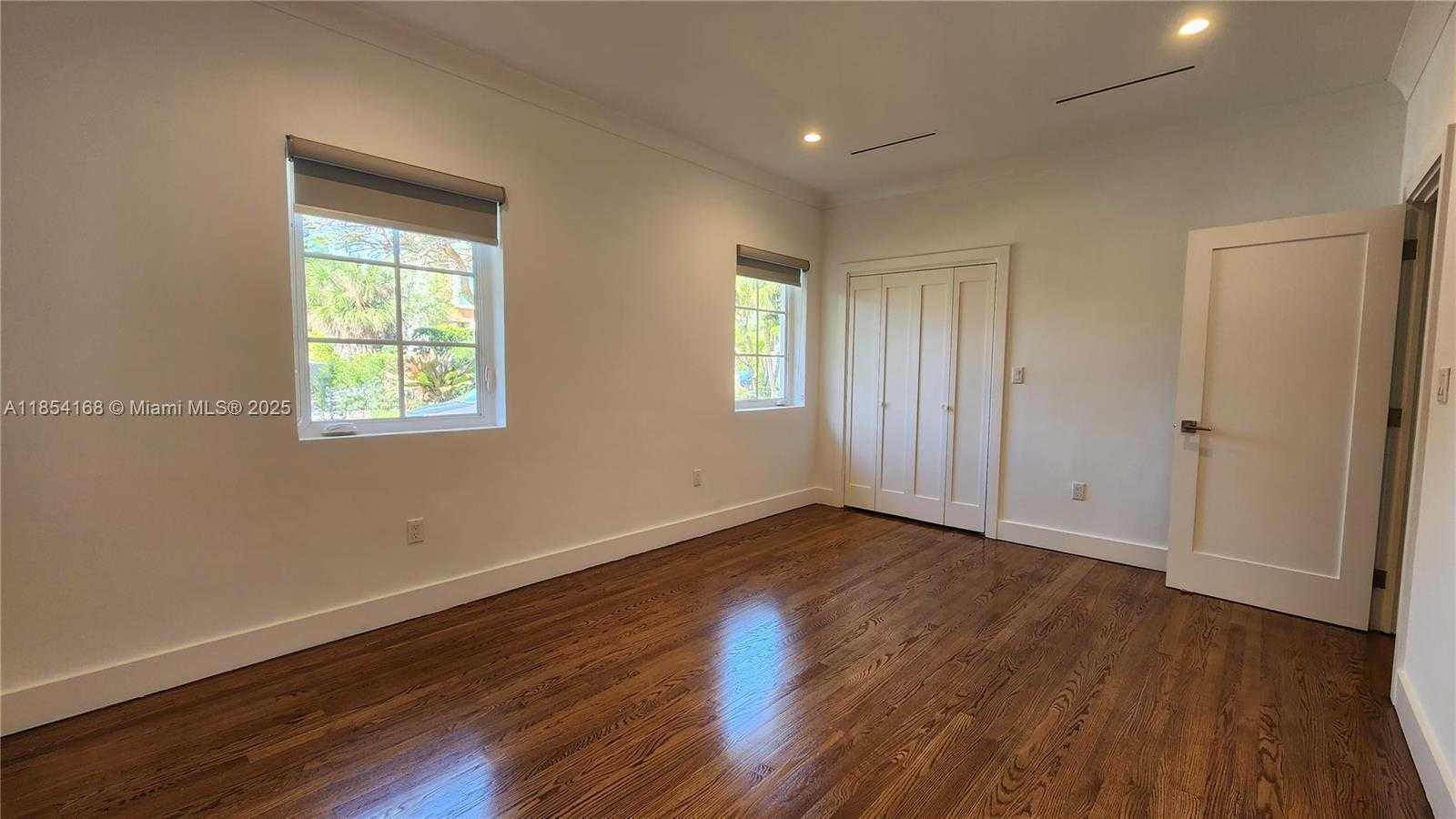 Small Image of 63 BAL BAY DR, Bal Harbour Number 11