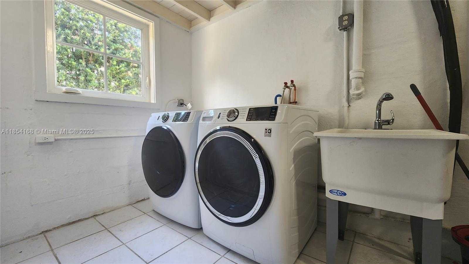 Small Image of 63 BAL BAY DR, Bal Harbour Number 12