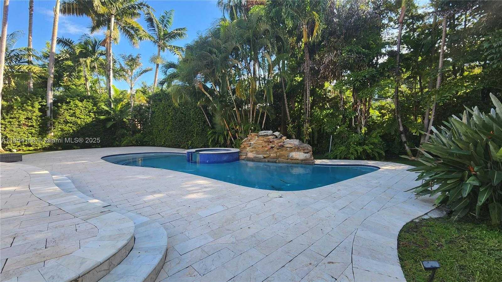 Small Image of 63 BAL BAY DR, Bal Harbour Number 2