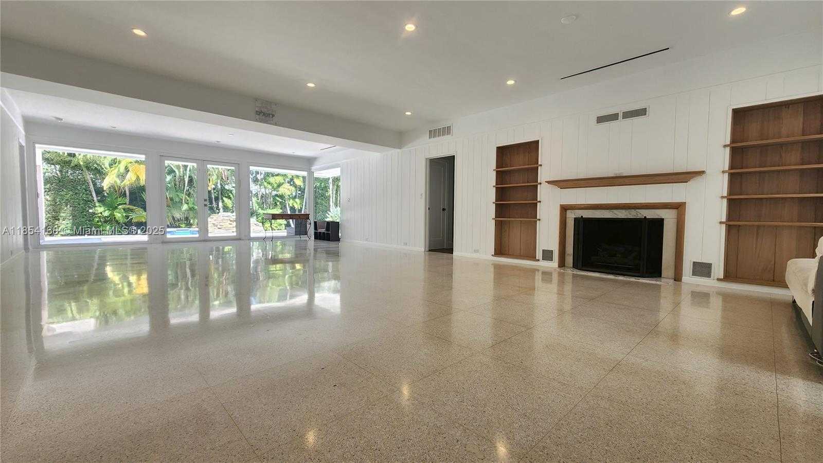 Small Image of 63 BAL BAY DR, Bal Harbour Number 3