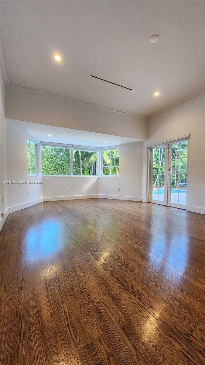Small Image of 63 BAL BAY DR, Bal Harbour Number 5