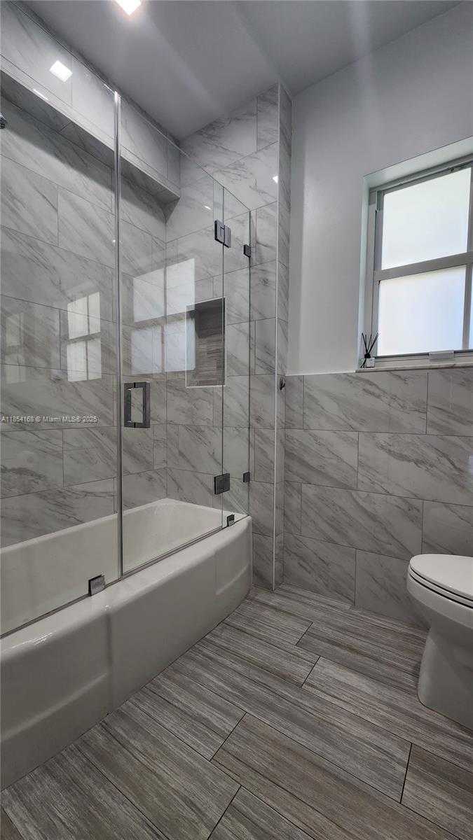 Small Image of 63 BAL BAY DR, Bal Harbour Number 9