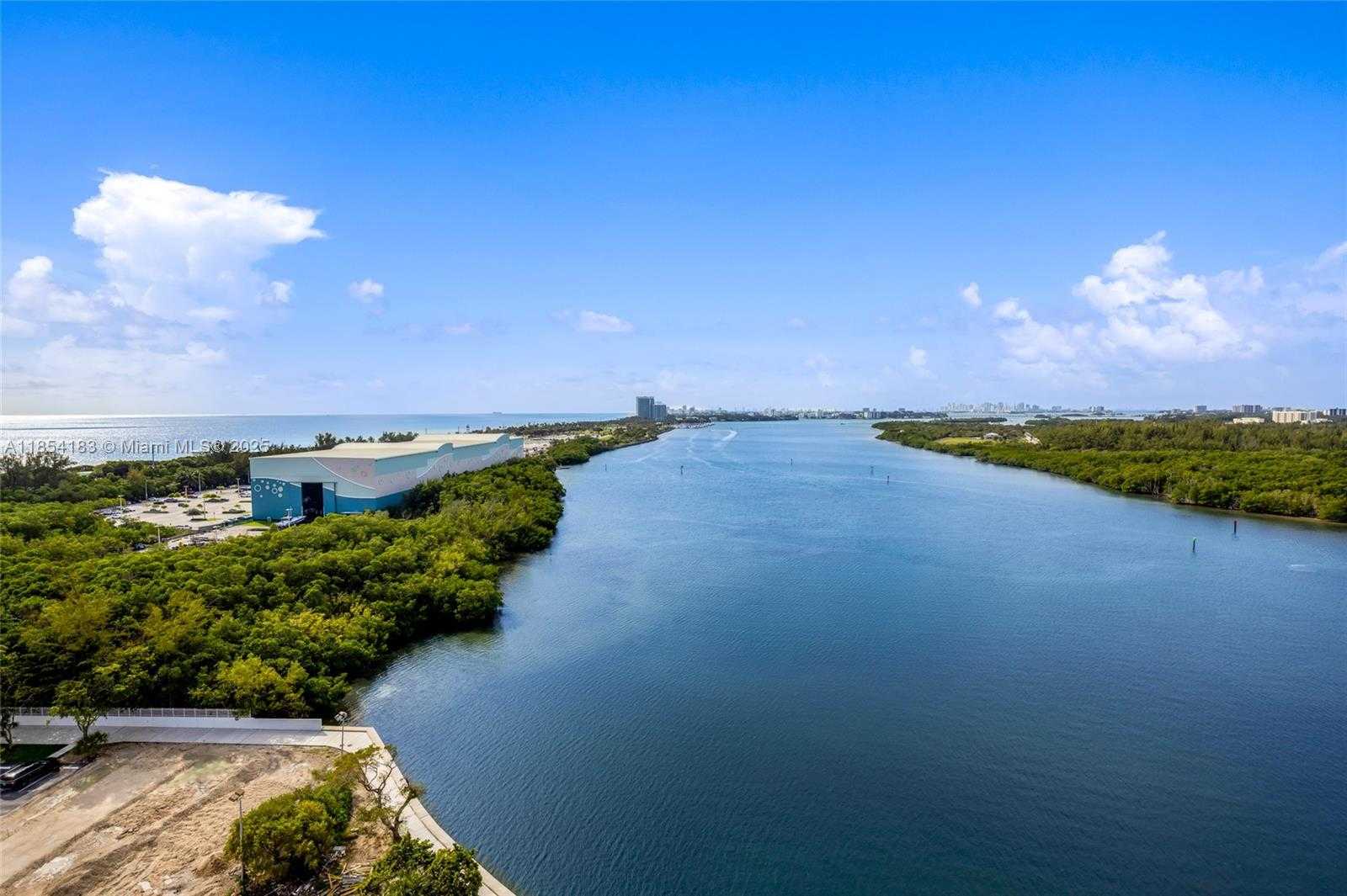 Small Image of 300 BAYVIEW DR #1614, Sunny Isles Beach Number 10